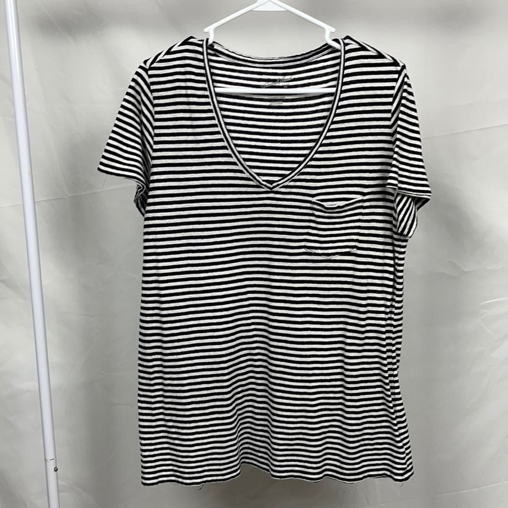 Black and white stripe v neck tee with pocket